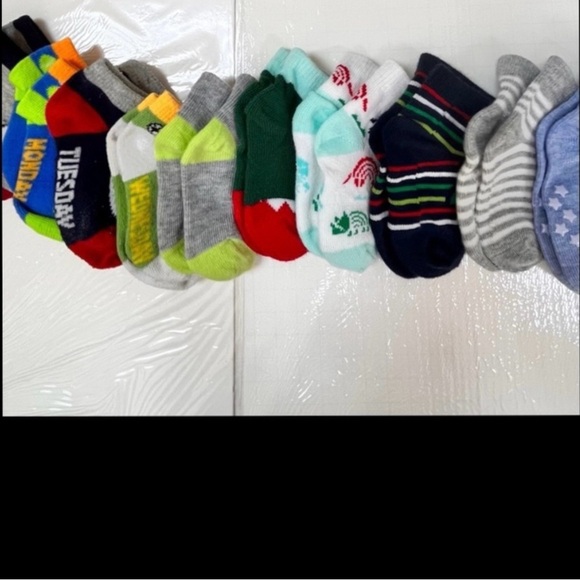 Boys 24M Camo Cargo Shorts and T-shirts Lot - 14 pair Free Socks Bundle - Picture 14 of 14